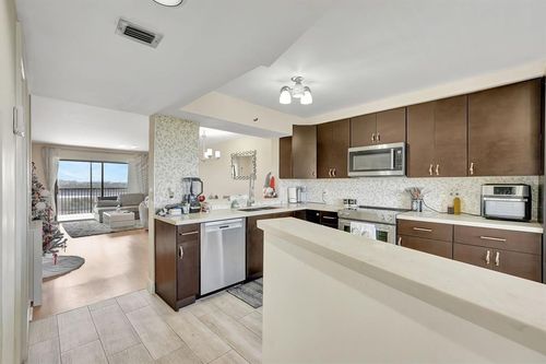 905-2200 S Cypress Bend Dr, Pompano Beach, FL, 33069-5633 | Card Image