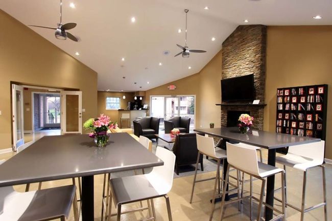 APT-1124 - 1630 Lincoln Meadows Cir, Condo with 2 bedrooms, 2 bathrooms and 2 parking in Schaumburg IL | Image 23