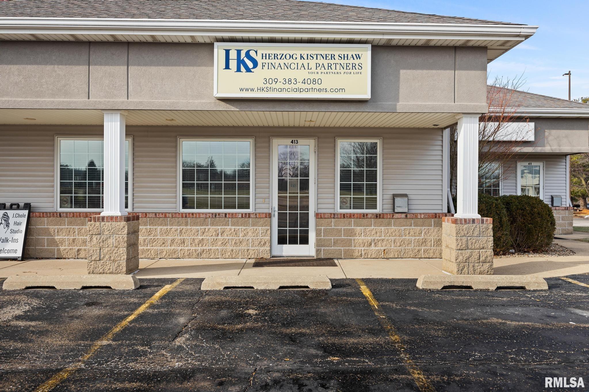 Commercial Sale in Germantown Hills 4