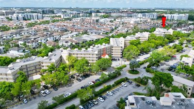 550 - 8290 Lake Dr, Condo with 2 bedrooms, 2 bathrooms and null parking in Doral FL | Image 3