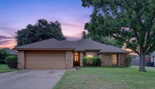 8209 Willow Glen Ct, Fort Worth, TX, 76134-4810 | Card Image