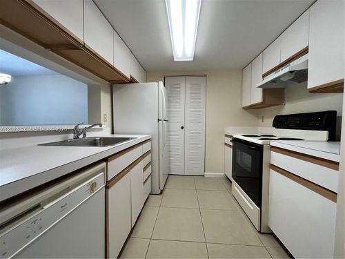 apt-824-9833 Westview Dr, Coral Springs, FL, 33076-2536 | Card Image