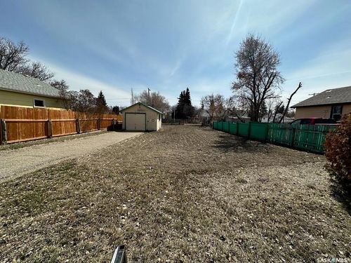 217 4th Avenue, Kindersley, SK, S0L1S0 | Card Image