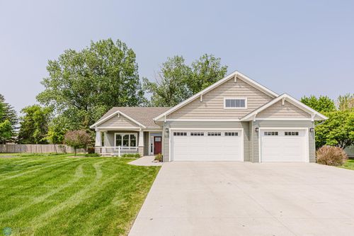 533 7th Ave Se, Mayville, ND, 58257-1822 | Card Image