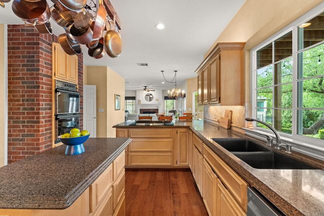 558 Peterson Ln, House other with 4 bedrooms, 3 bathrooms and 5 parking in Lakeway TX | Image 11