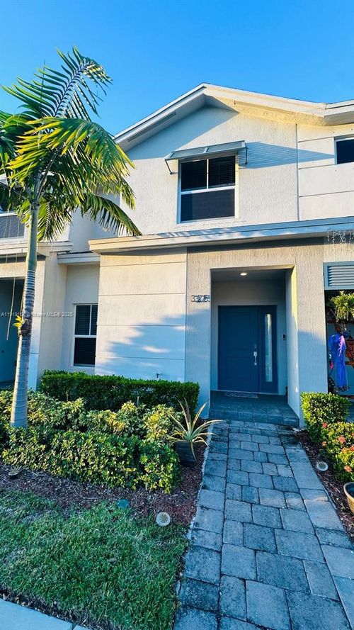 325 Ne 1st Dr, Florida City, FL, 33034-2274 | Card Image