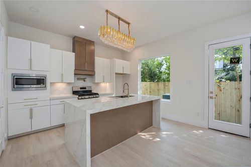 7125 England St, Houston, TX, 77021-5820 | Card Image