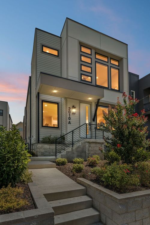 2010A 9th Ave N, Nashville, TN, 37208 | Card Image