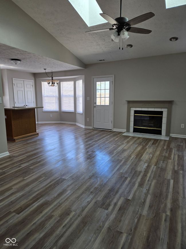 Looking into the Great Room from the kitchen... | Image 18
