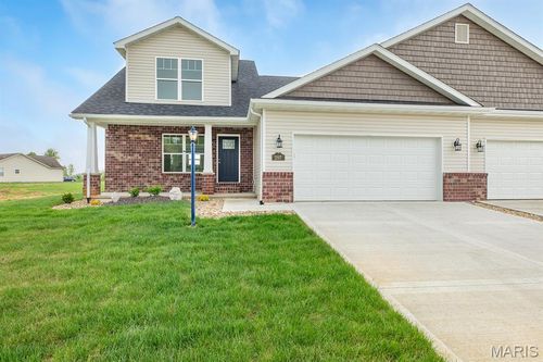 207 Wrigley Field Dr, Bethalto, IL, 62010-1915 | Card Image