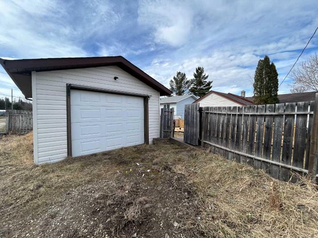 3915 45a Street, Home with 2 bedrooms, 1 bathrooms and 3 parking in Ponoka AB | Image 22