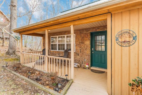 214 Enchanted Forest Way, Burnside, KY, 42519-9582 | Card Image