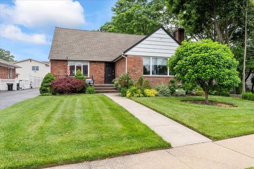 558 Kingston Ave, East Meadow, NY, 11554-5311 | Card Image