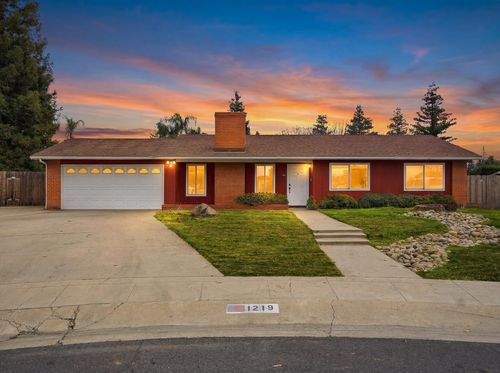1219 E Feemster Avenue, Visalia, CA, 93292 | Card Image