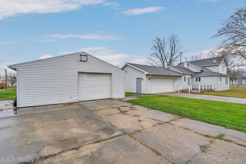 7493 S Saginaw St, New Lothrop, MI, 48460-9694 | Card Image