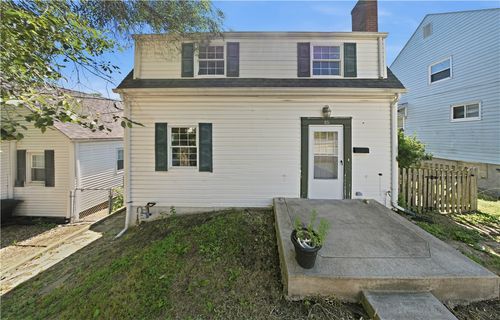 15 Mechling Way, Greensburg, PA, 15601-2216 | Card Image