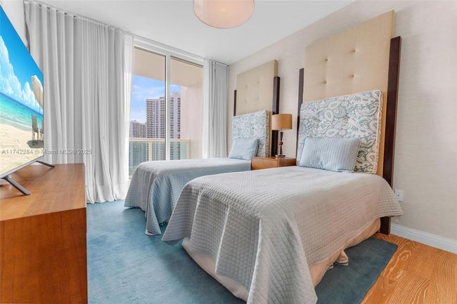 APT-2011 - 19400 Turnberry Way, Condo with 3 bedrooms, 3 bathrooms and null parking in Aventura FL | Image 31