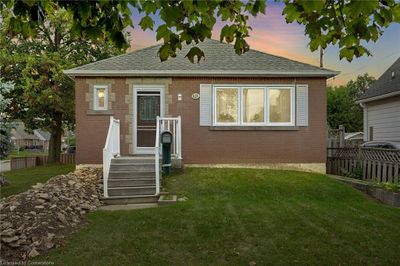 821 Brucedale Ave E, House other with 4 bedrooms, 2 bathrooms and 2 parking in Hamilton ON | Image 1