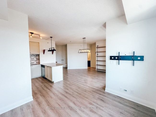 521 - 12 Woodstream Blvd, Condo with 1 bedrooms, 1 bathrooms and 2 parking in Woodbridge ON | Image 6