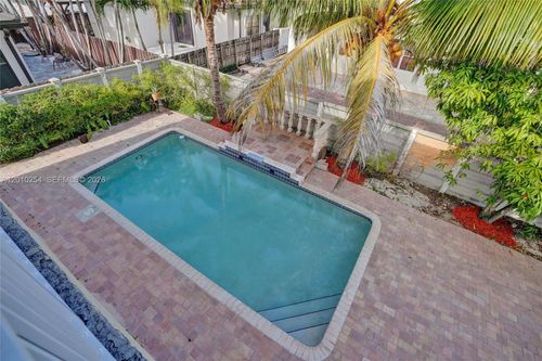 17951 Nw 91st Ct, Hialeah, FL, 33018-6515 | Card Image