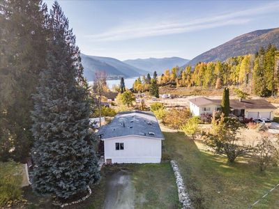 2747 Greenwood Rd, House other with 2 bedrooms, 2 bathrooms and 4 parking in Nelson BC | Image 3