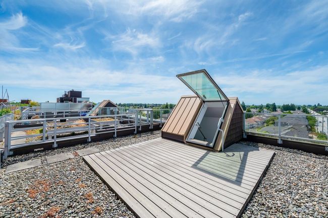 View of deck | Image 22
