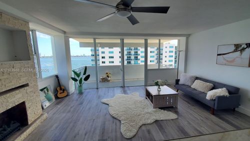 9h-7545 E Treasure Dr, North Bay Village, FL, 33141-4578 | Card Image