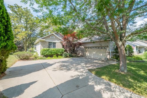 274 Hyatt Ln, Linden, MI, 48451-8695 | Card Image