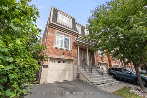 15-8032 Kipling Ave, Vaughan, ON, L4L2A1 | Card Image