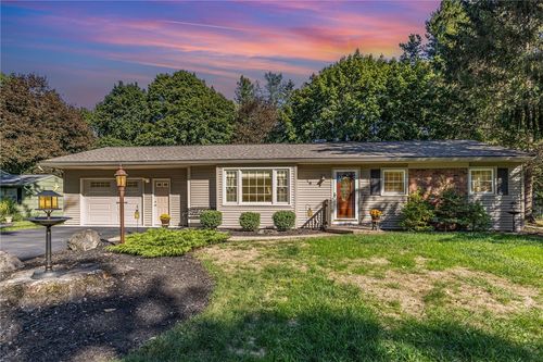 19 Crossfield Rd, Fairport, NY, 14450-2811 | Card Image