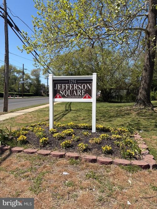 b6-1294 Cooper St, BEVERLY, NJ, 08010-3002 | Card Image