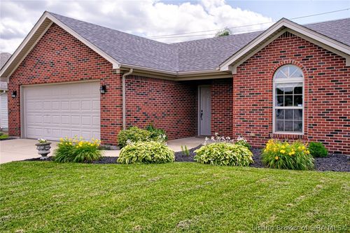 11913 Perry Crossing Pkwy, Sellersburg, IN, 47172-8302 | Card Image