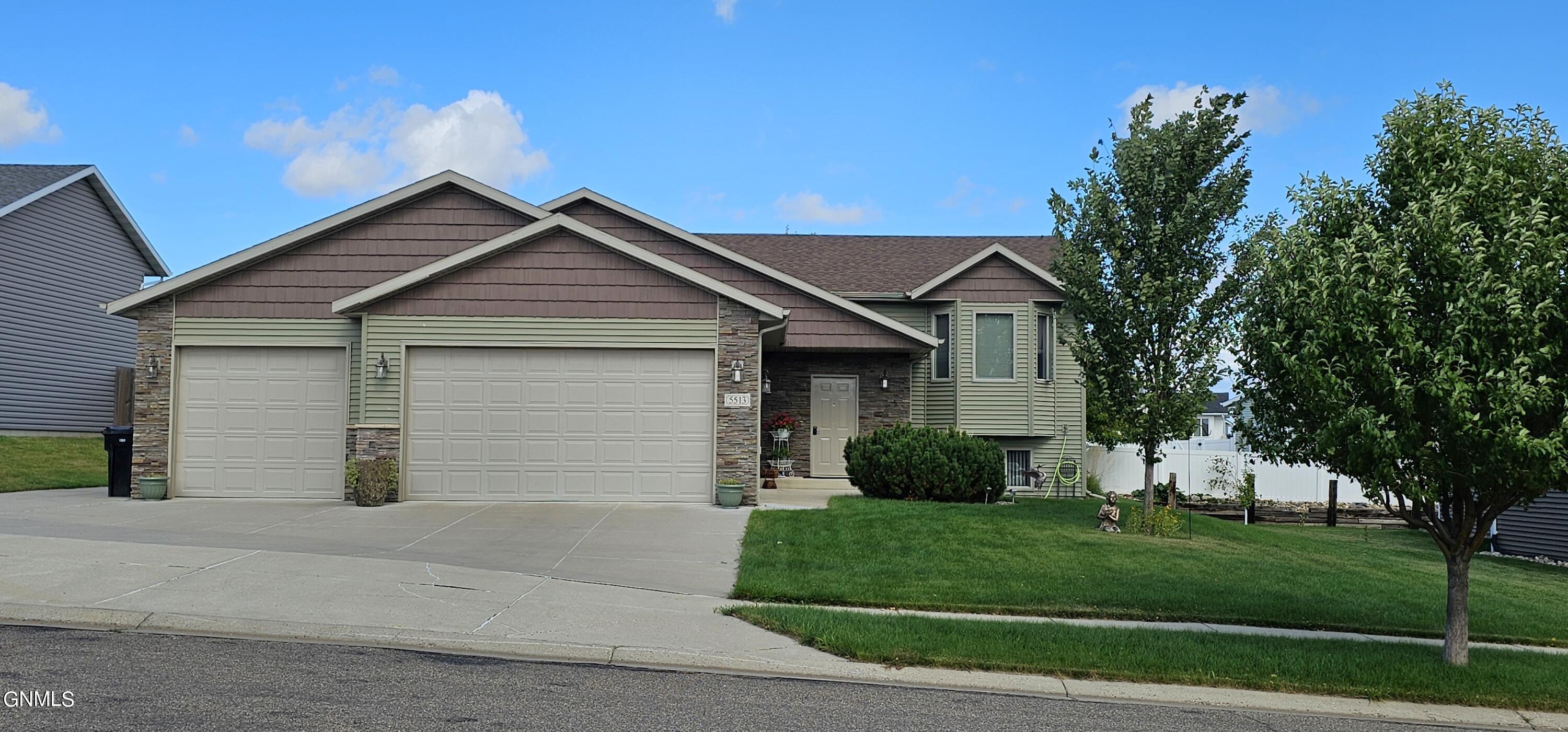 Niagara Dr, Bismarck, ND 58503