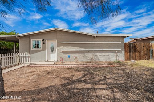 3739 E Sylvane St, Tucson, AZ, 85713-2411 | Card Image