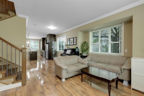 11-9077 150 St, Surrey, BC, V3R7Z2 | Card Image