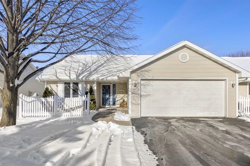 215 Lake Pointe Drive, OSHKOSH, WI, 54904 | Card Image