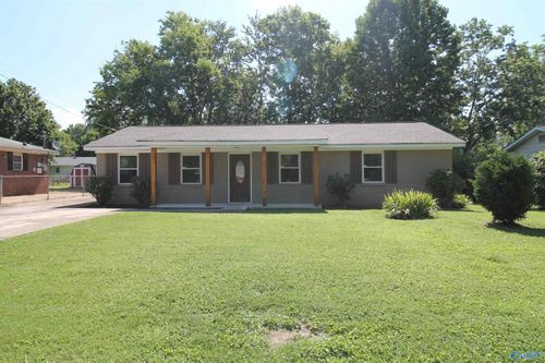 2408 Yorkshire Dr Sw, Huntsville, AL, 35803-2544 | Card Image