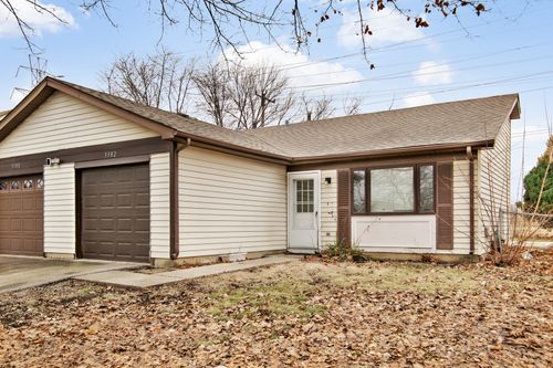 3382 Fox Hill Rd, Aurora, IL, 60504-5924 | Card Image