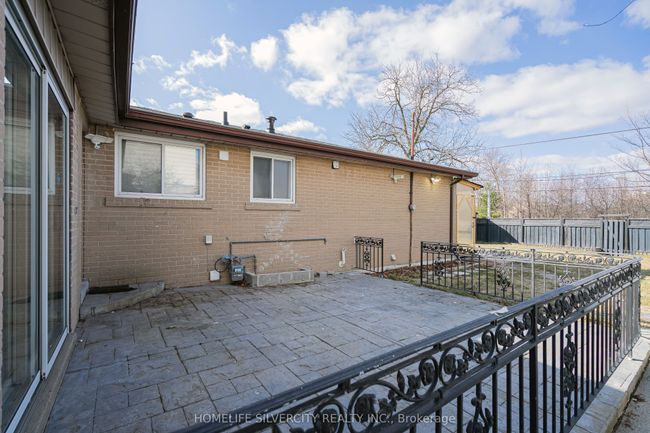 72 Brookland Dr, House other with 5 bedrooms, 4 bathrooms and 4 parking in Brampton ON | Image 35
