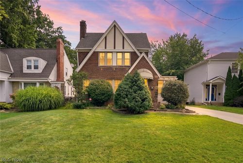 895 Richmond Rd, Lyndhurst, OH, 44124-1055 | Card Image