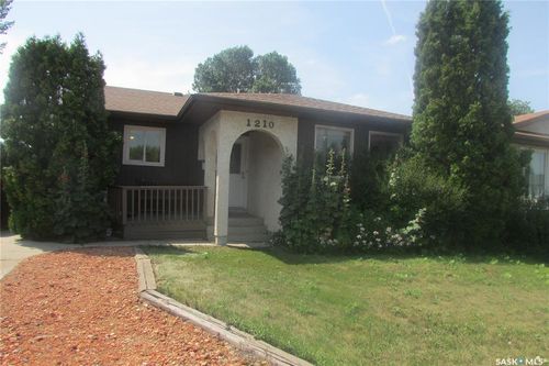 1210 Brown St, Regina, SK, S4N6K6 | Card Image