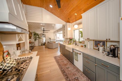 908 Wendell Way, Woodland, CA, 95695-4546 | Card Image