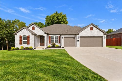 1588 N Dawes St, Fayetteville, AR, 72704-5147 | Card Image