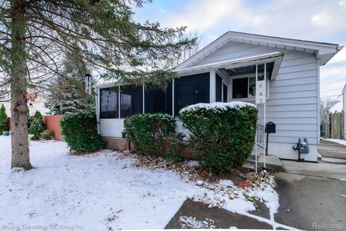 643 Garfield Ave, Lincoln Park, MI, 48146-2811 | Card Image