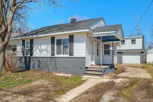 1335 Allen St, Burton, MI, 48529-1201 | Card Image