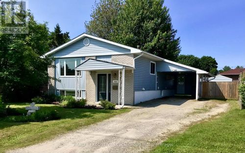 113 Strathcona Dr, North Bay, ON, P1A2N5 | Card Image