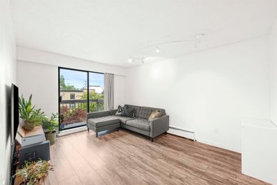 302 - 2080 Maple St, Condo with 1 bedrooms, 1 bathrooms and 1 parking in Vancouver BC | Image 2