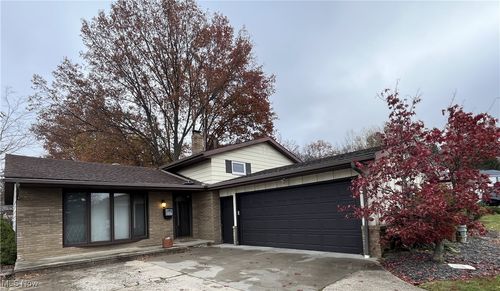 6425 Farmington Dr, Garfield Heights, OH, 44125-4913 | Card Image