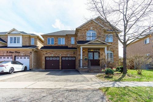 11 Nina Pl, Brampton, ON, L7A2E4 | Card Image