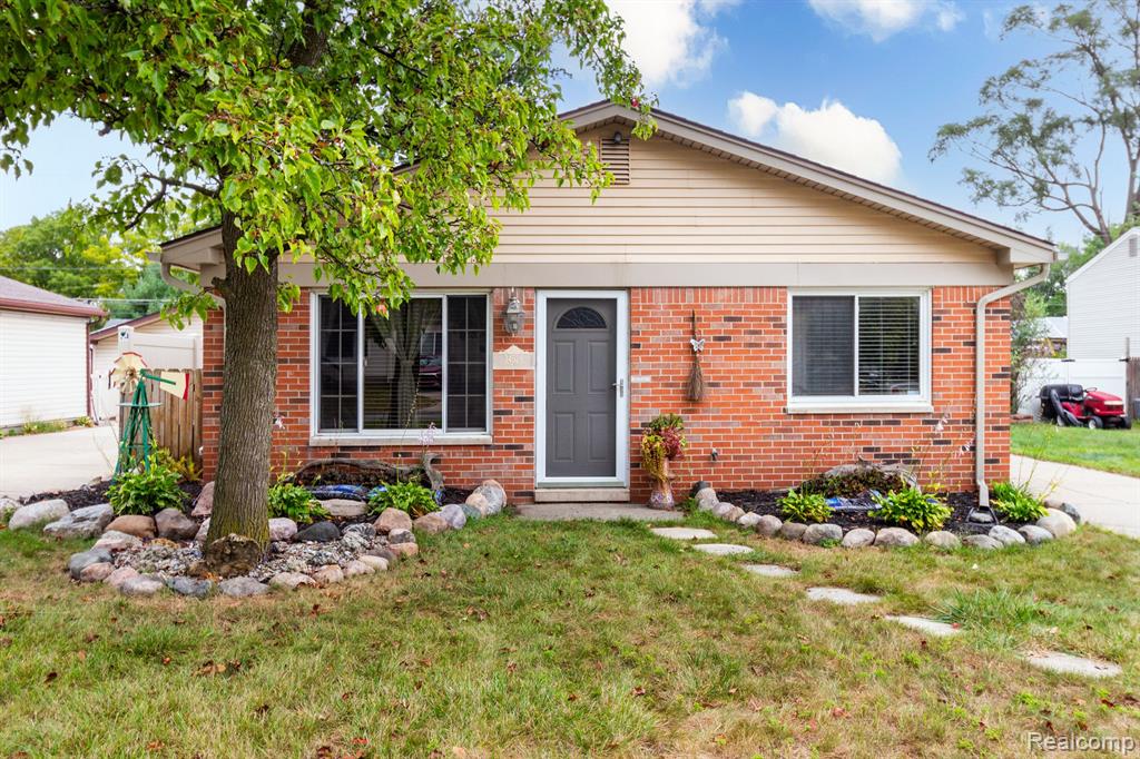 Barton St, Westland, MI 48185